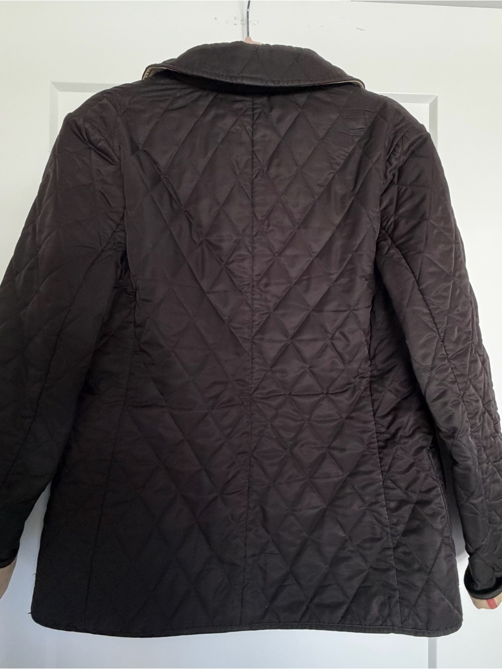 Women’s Burberry Black Quilted Jacket with Signature Check Lining Detail - Picture 8 of 8